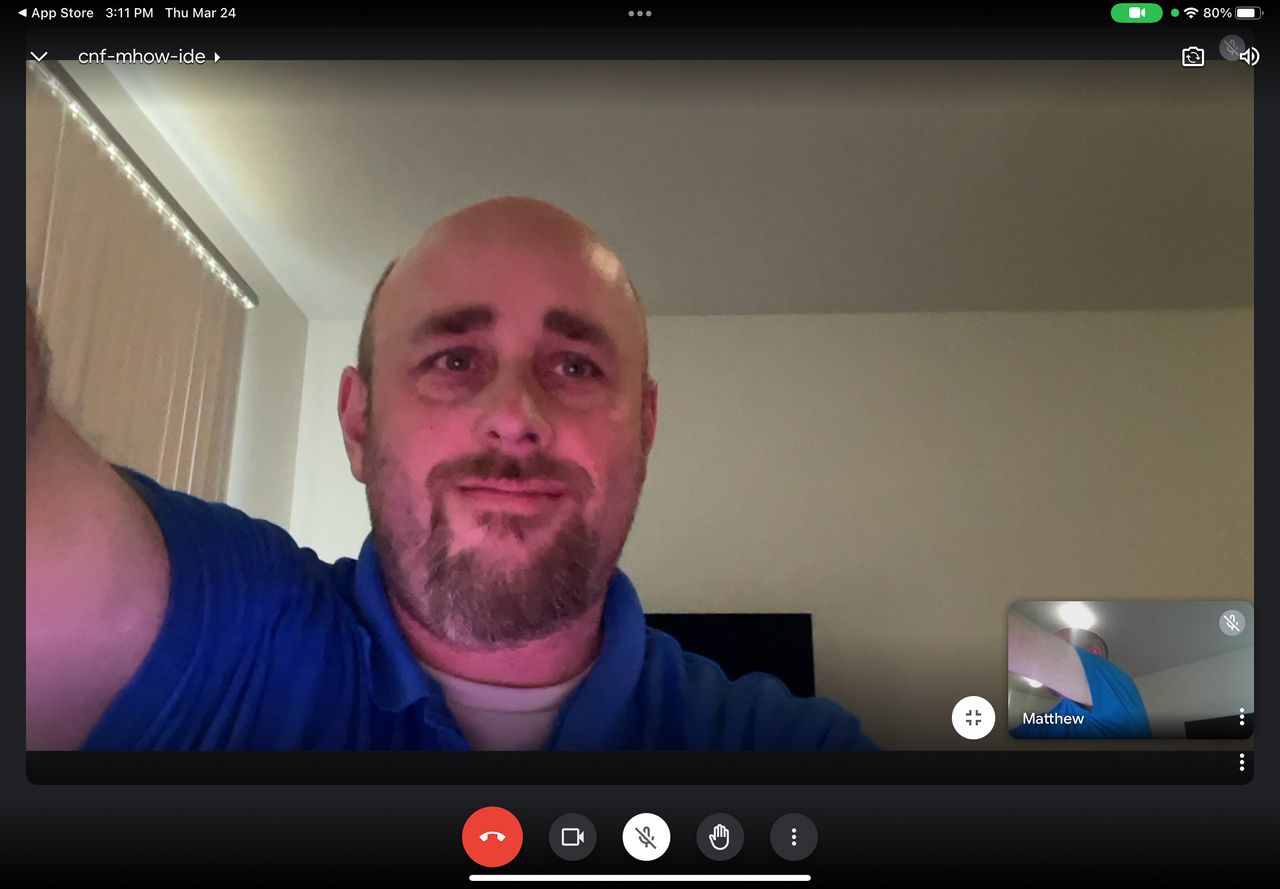 Apple iPad Air (2022) webcam in Google Meet, blinds closed