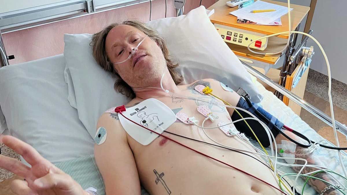 Dennis Lyxzén in hospital