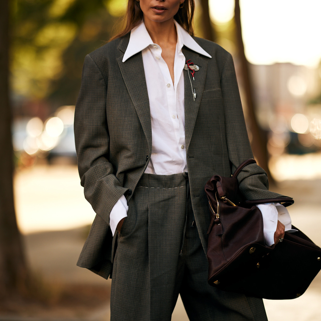 Woman holding a fall bag