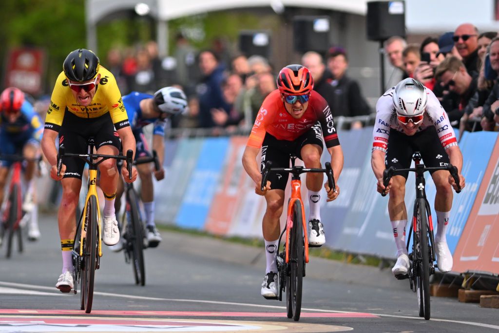Tom Pidcock (Ineos Grenadiers) edges out Marc Hirschi (UAE Team Emirates) for the win