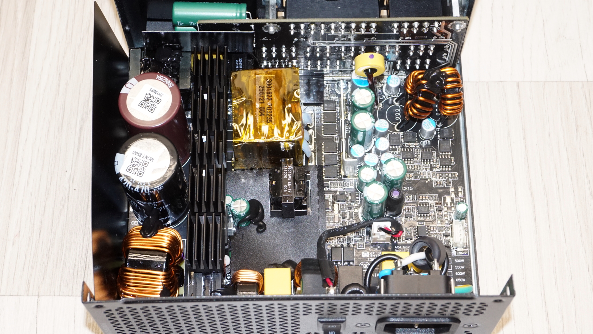 Montech Century II Gold 850W ATX 3.1