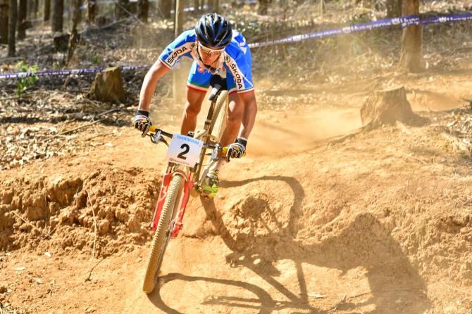 Gioele Bertolini (Italy) floats through the wind, heat and dust en route to his bronze medal in the Junior Men's Cross Country