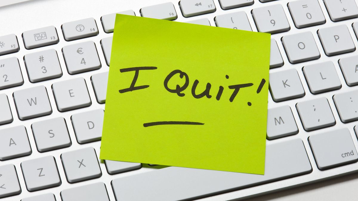 A post-it-note on a keyboard with the words &amp;#039;I Quit!&amp;#039; displayed