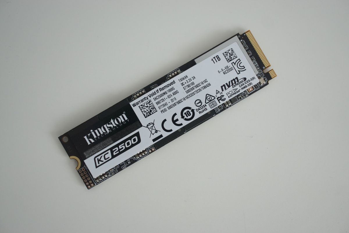 Kingston KC2500 SSD Close