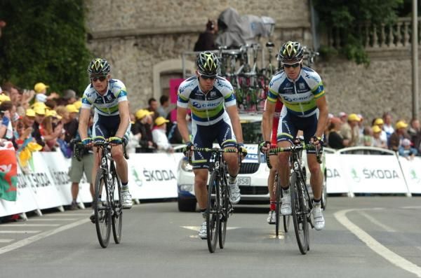 Pieter Weening, Matthew Goss and Stuart O'Grady cross the finish line in Boulogne-sur-Mer