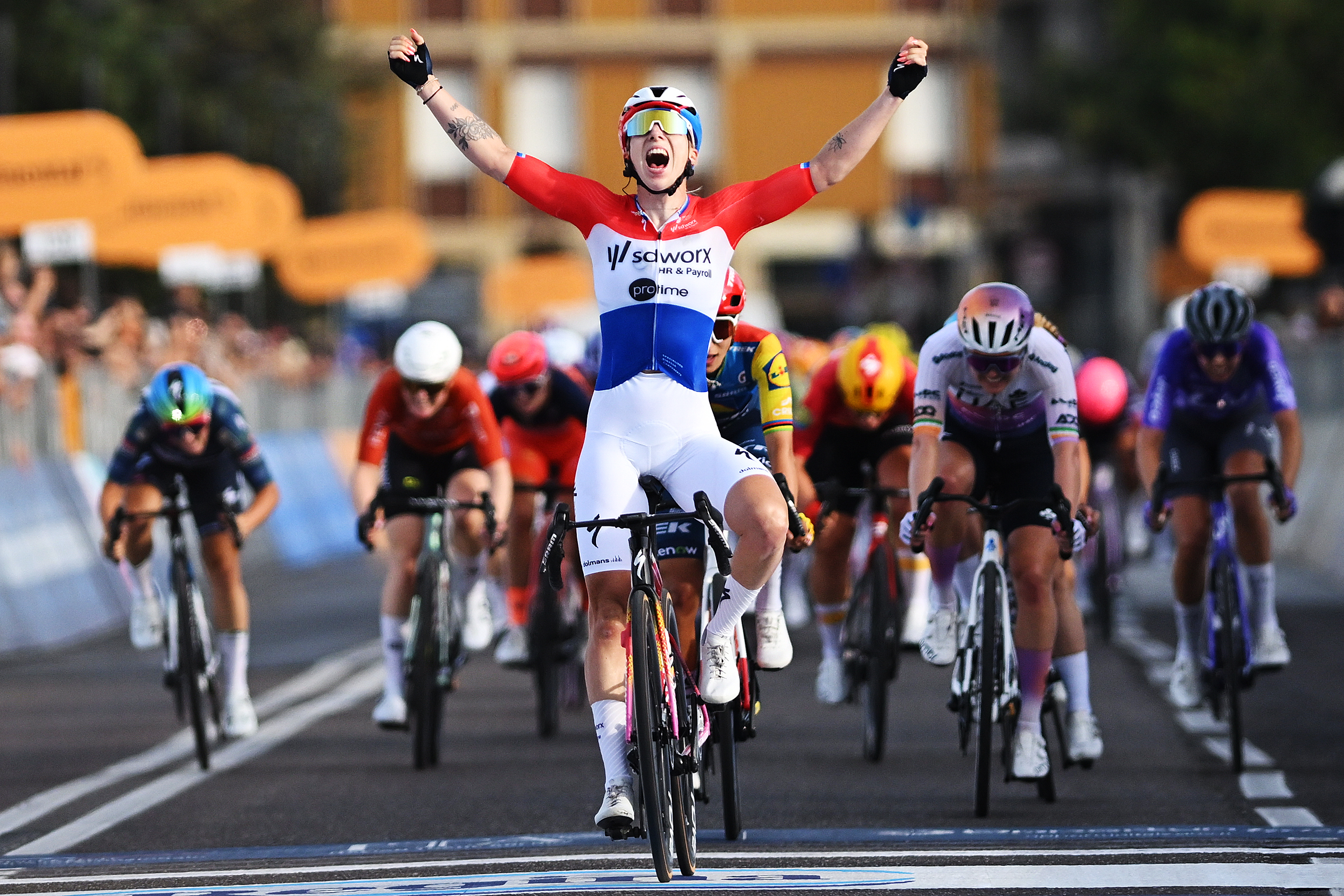 Lorena Wiebes sprints to victory on Giro d'Italia stage one
