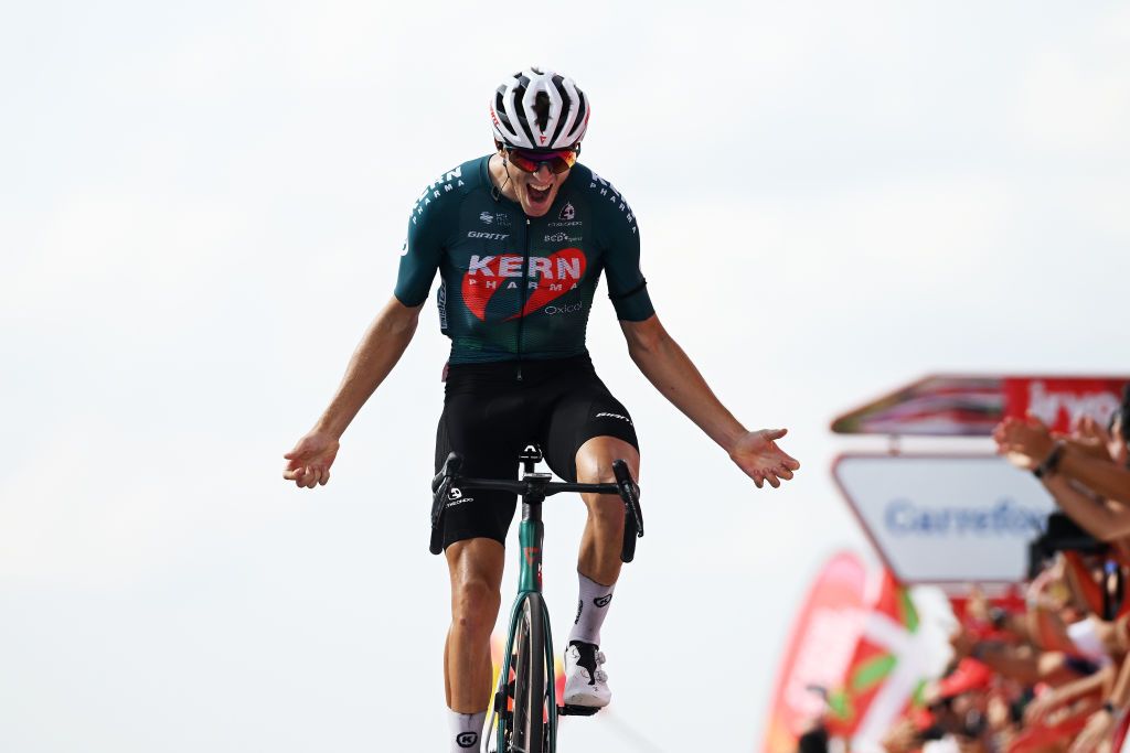 ESTACION DE MONTANA DE MANZANEDA - OURENSE, SPAIN - AUGUST 29: Pablo Castrillo of Spain and Team Equipo Kern Pharma celebrates at finish line as stage winner during the La Vuelta - 79th Tour of Spain 2024, Day 12 a 137.5km stage from Ourense Termal to Estacion de Montana de Manzaneda 1491m / #UCIWT / on August 29, 2024 in Estacion de Montana de Manzaneda, Spain. (Photo by Dario Belingheri/Getty Images)