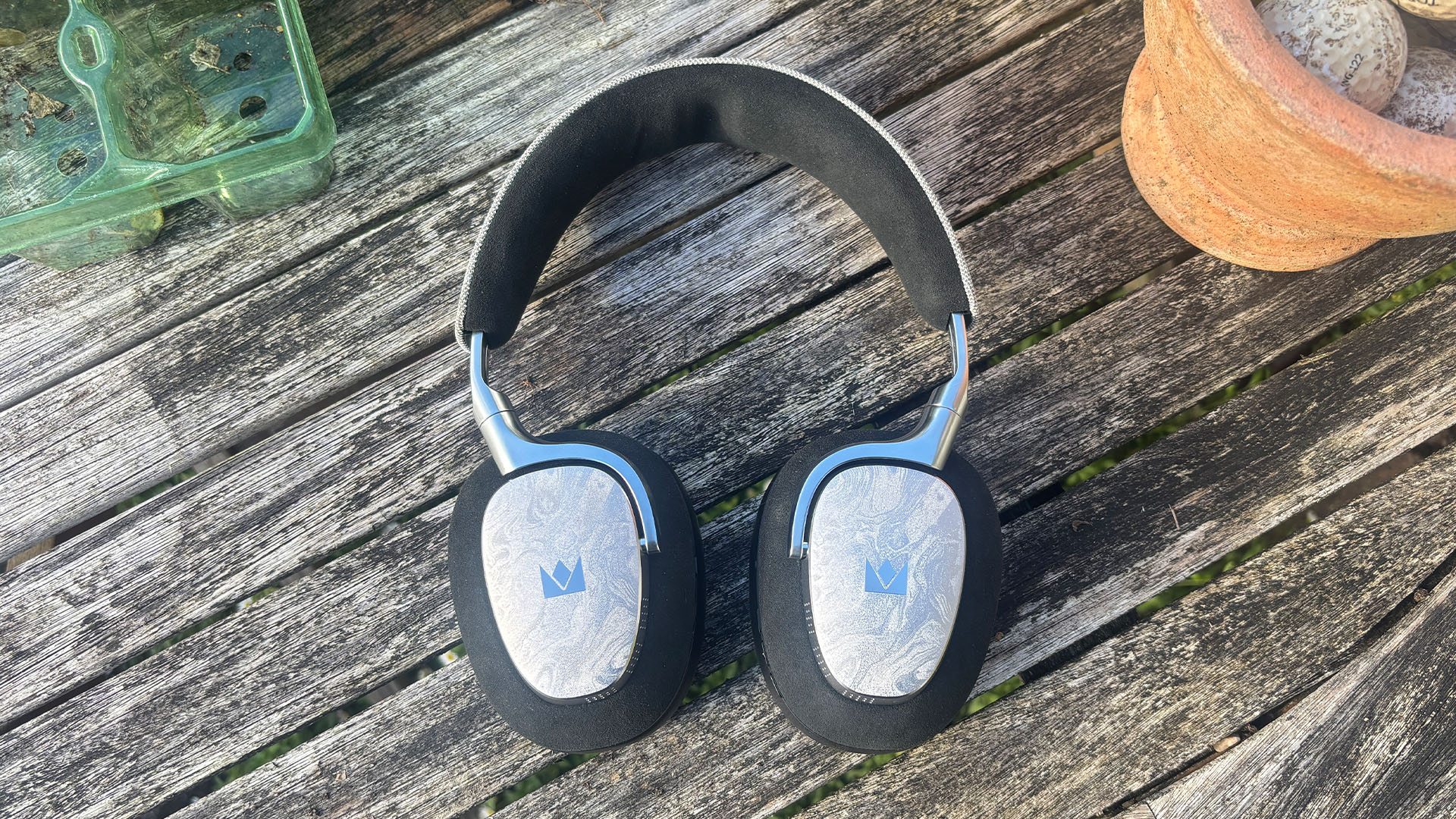 Noble Fokus Artemis over-ear headphones