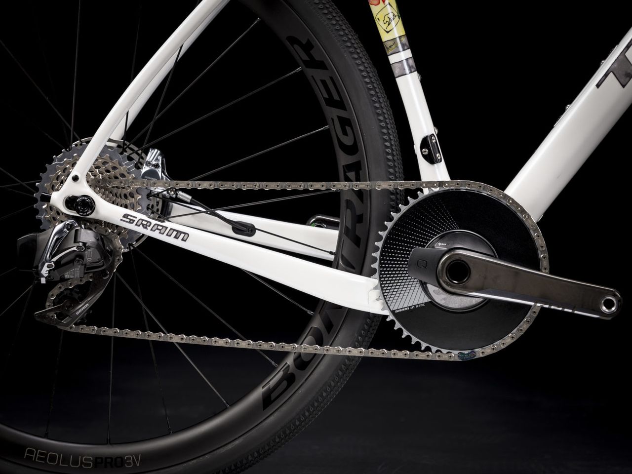 The Checkpoint framesets have been paired with SRAM RED eTap AXS drivetrains in a 1X setup