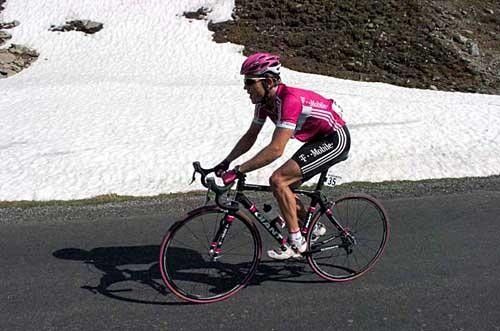 Linus Gerdemann (T-Mobile Team) well inside the hurt bag.