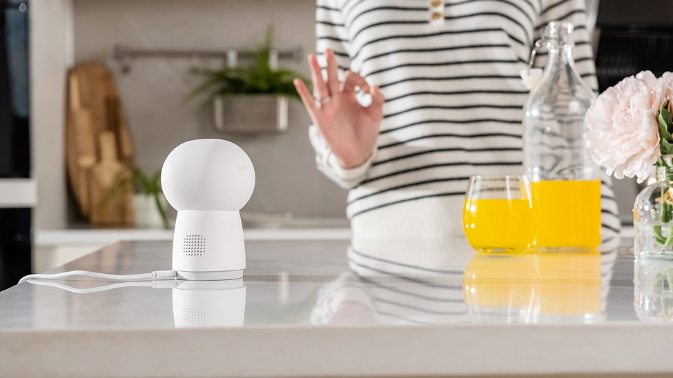 Woman in the kitchen with Aqara device