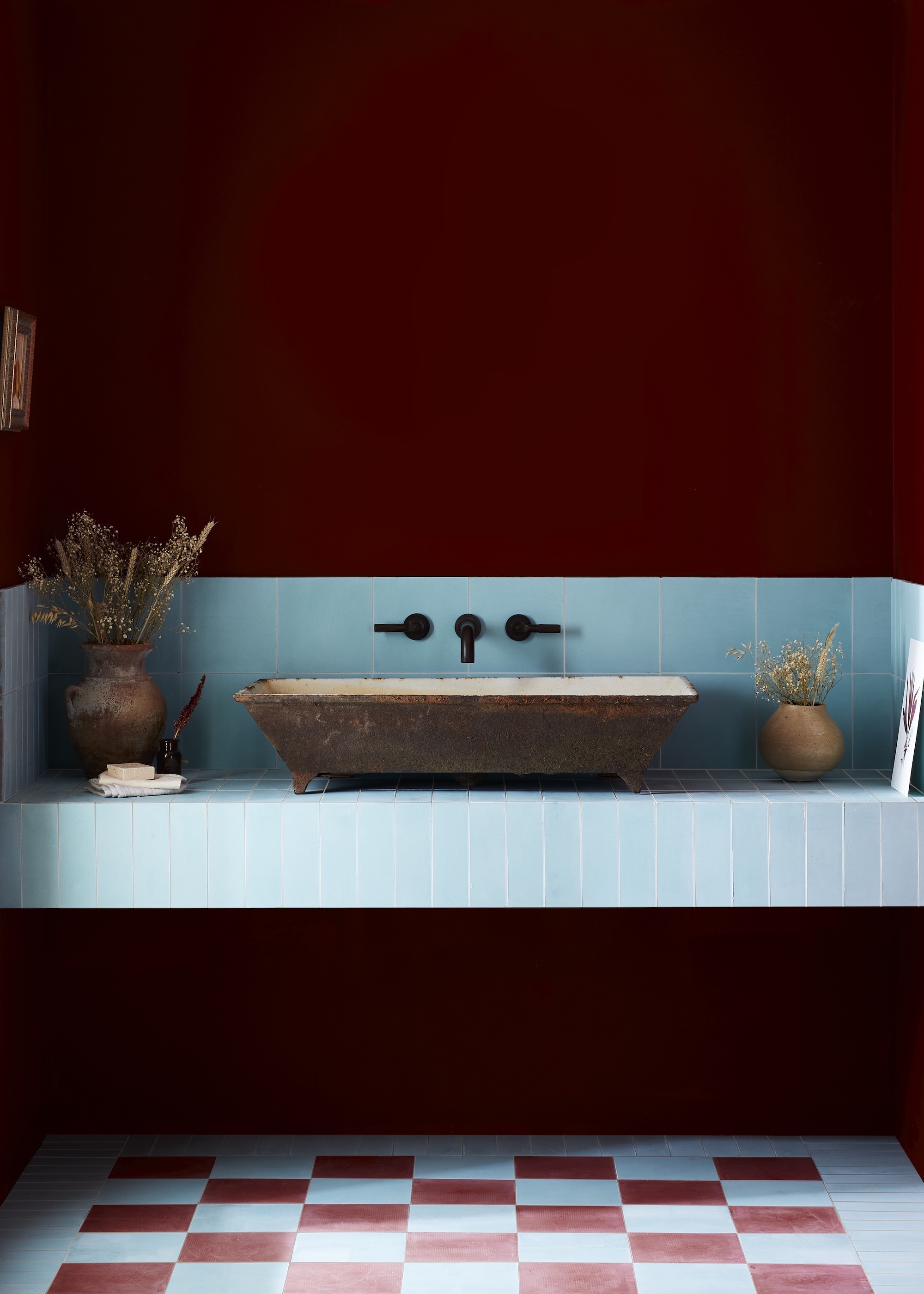 bathroom with blue tiled vanity and blue and burgundy chequered flooring