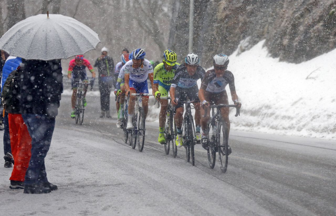 AG2R La Mondiale lead the chase behind Contador