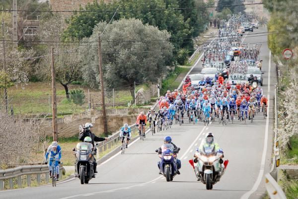 As the peloton exits Inca on their way to Puerto de Pollensa the attacks continue.
