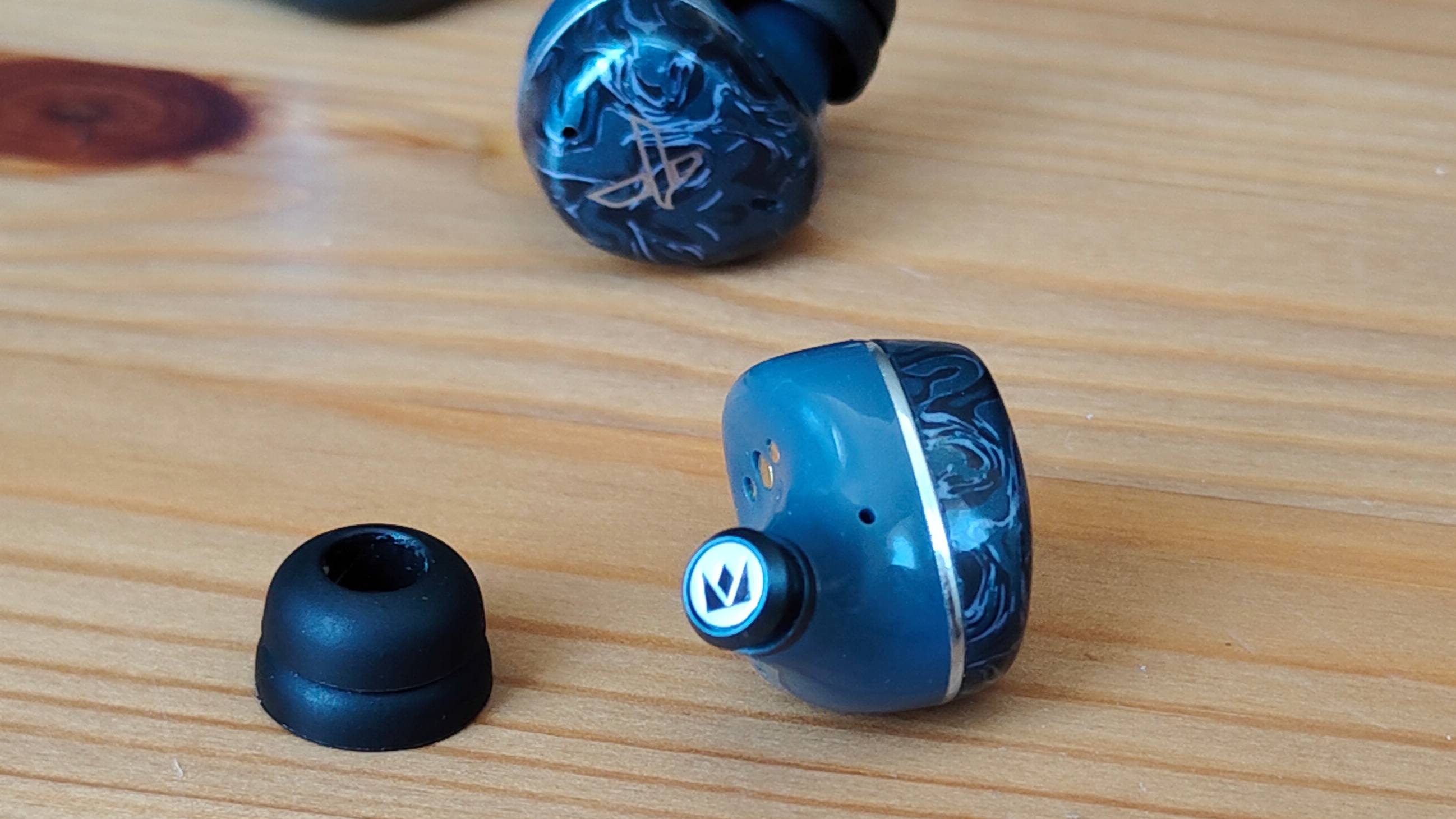 The Noble Osprey earbud, with the tip removed.