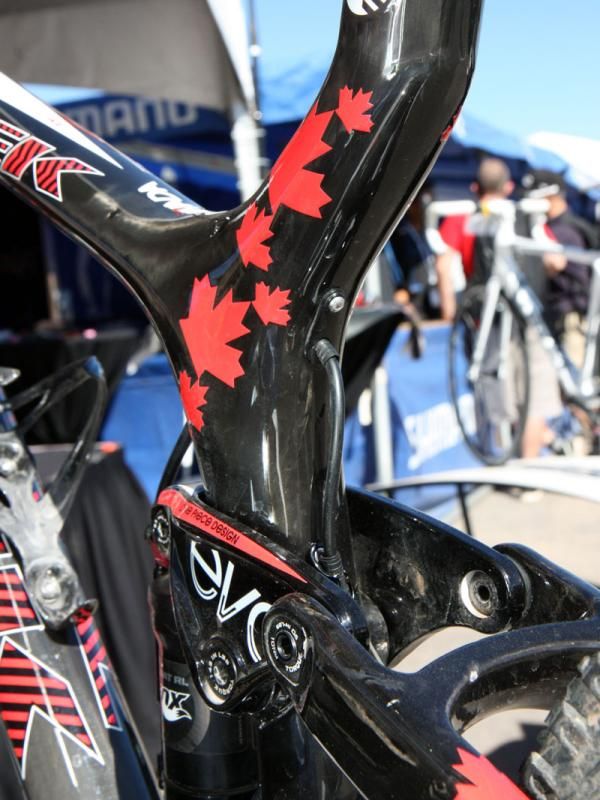 The front derailleur cable exits directly at the rear of the seat tube.