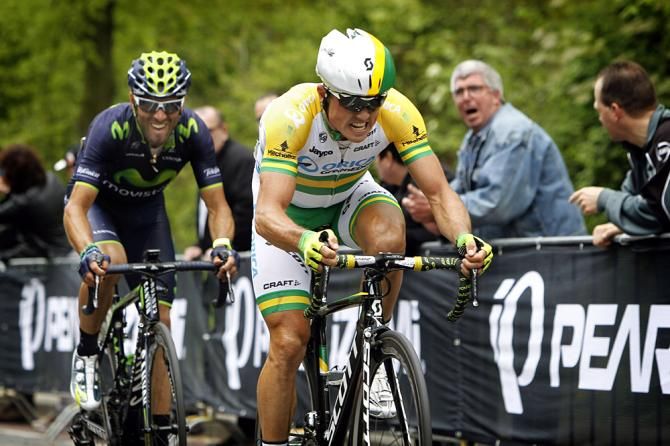 Simon Gerrans (Orica-GreenEdge) muscles up the Caubert