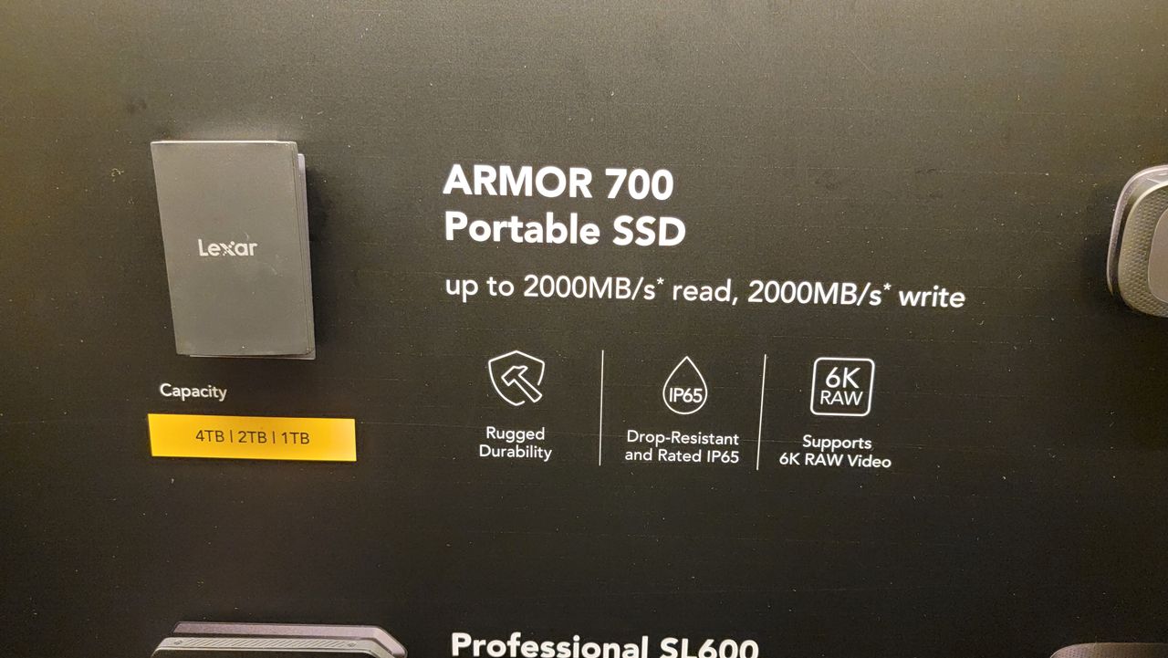 Lexar Armor 700