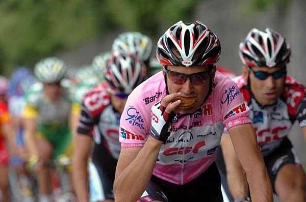 Snack time for Ivan Basso during stage 12