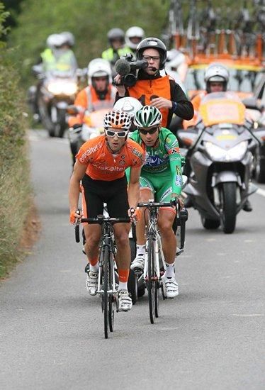 Alto Galdos (Euskaltel-Euskadi) and Filippo Savini (CSF Navigare) in the early break.