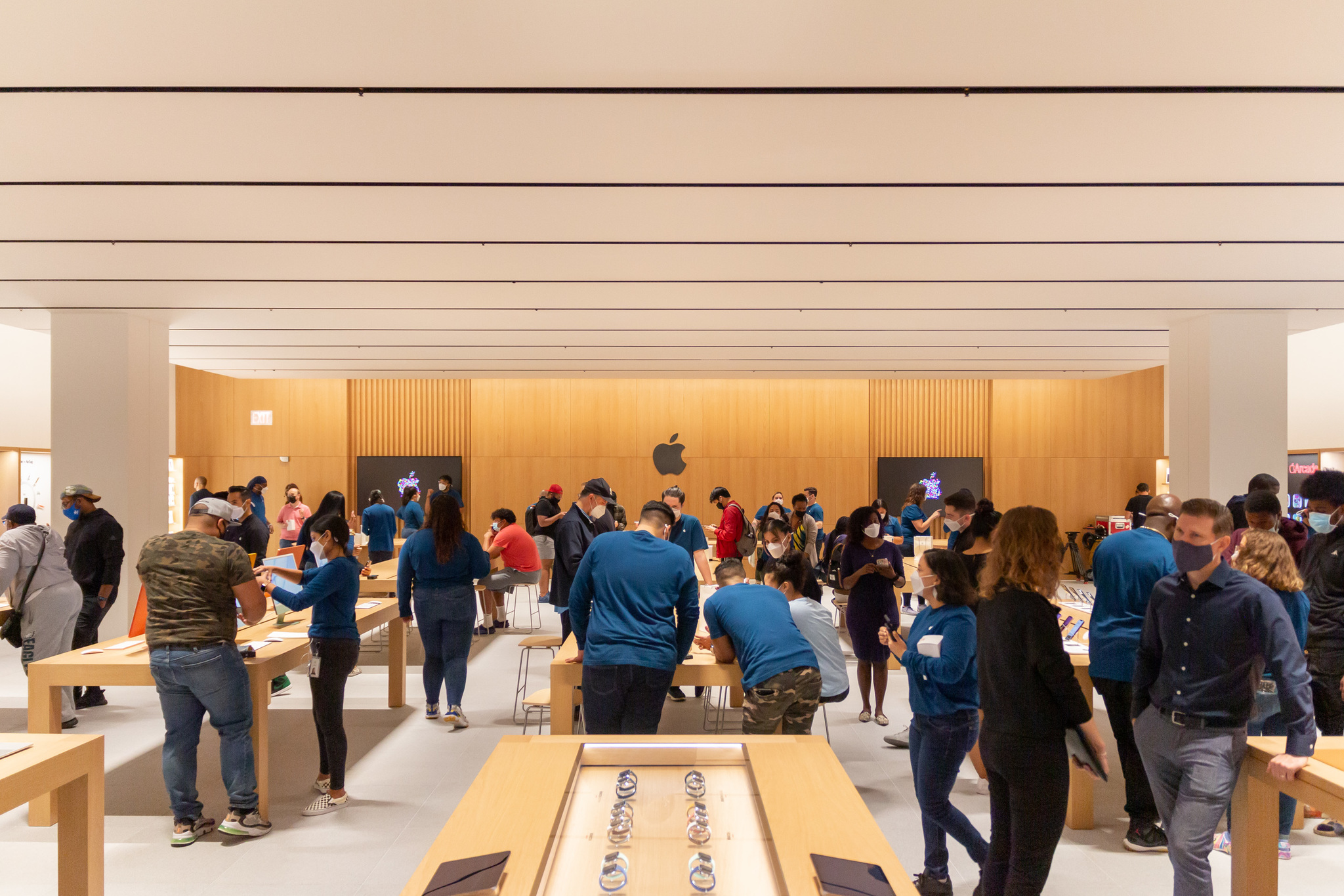 столы в apple store