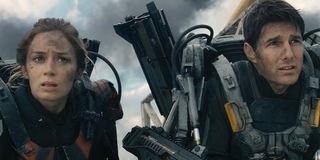Edge of Tomorrow Emily Blunt and Tom Cruise battle