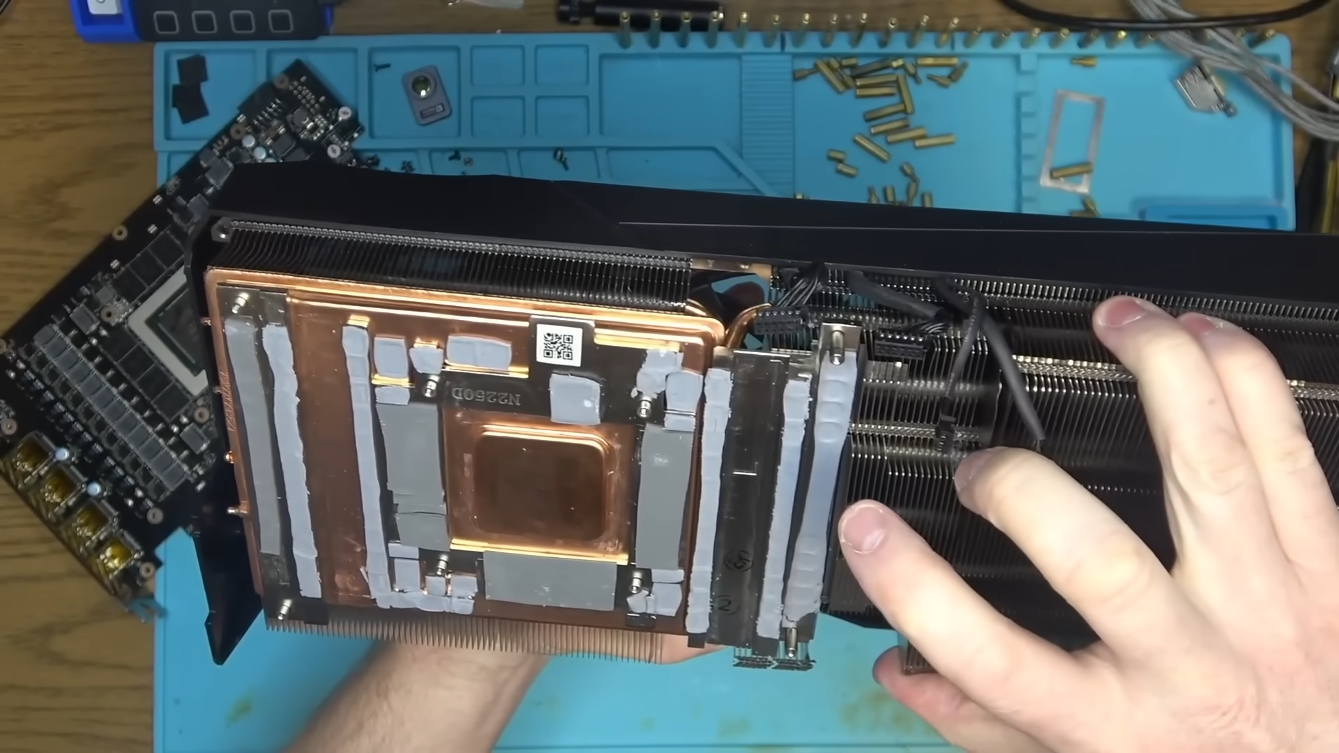 Thermal pads that were barely making contact with the GPU&#039;s PCB