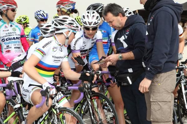 The Diadora Pasta Zara team had an epilogue to their team meeting whilst waiting on the start line