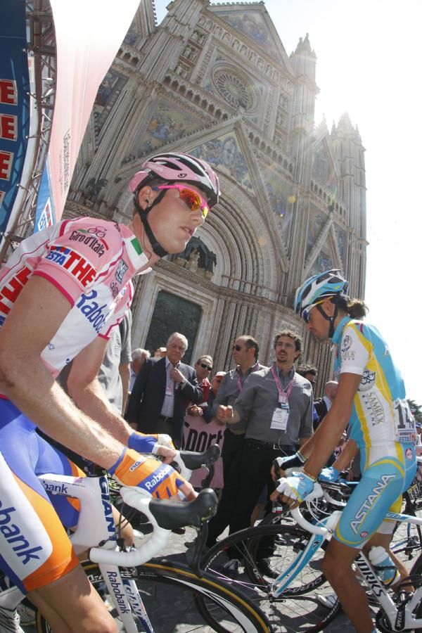 Weening (Rabobank) signs on at the start