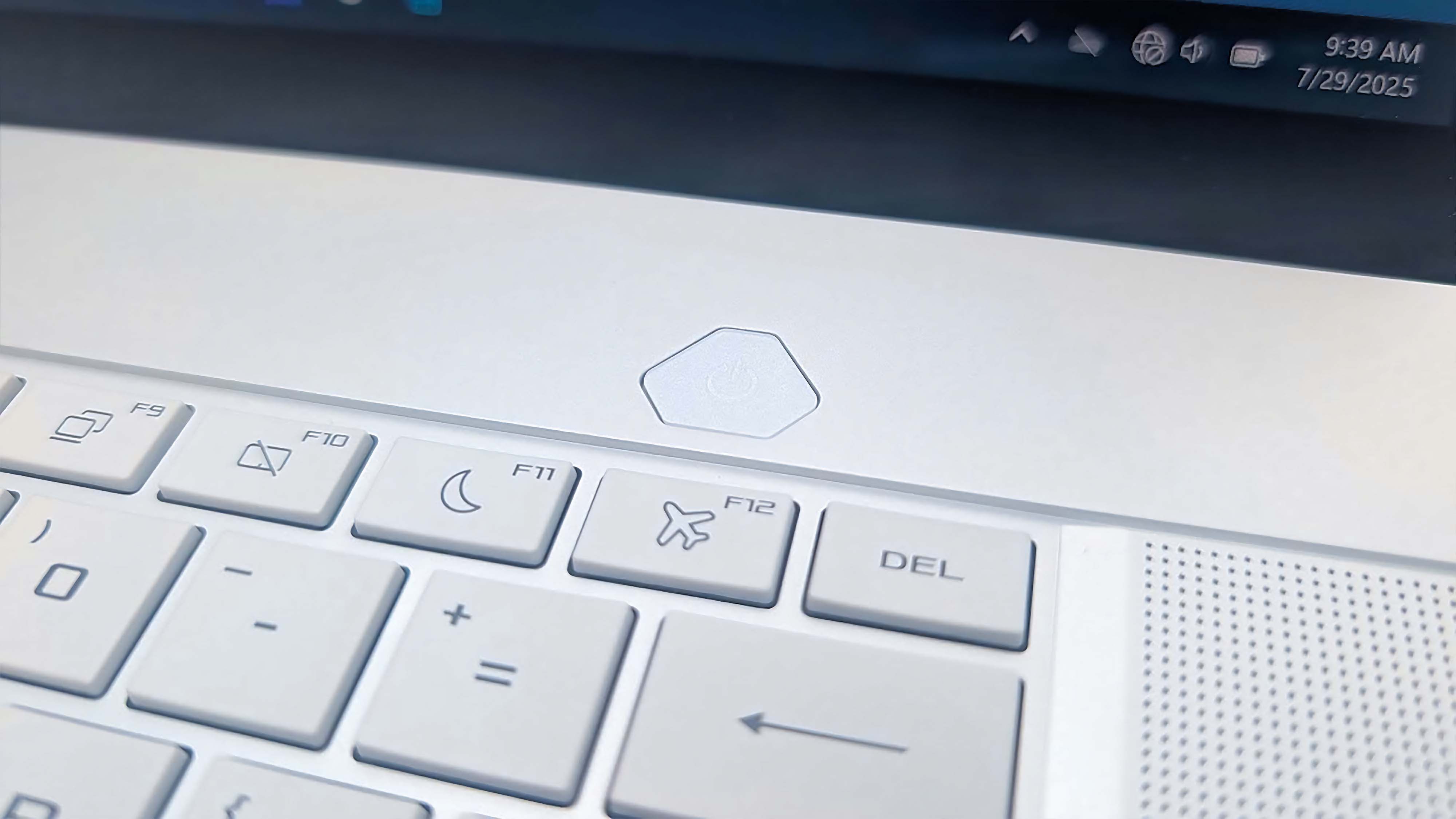 Closeup of the power button on the ASUS ROG Zephyrus G16 (GU605C, 2025).