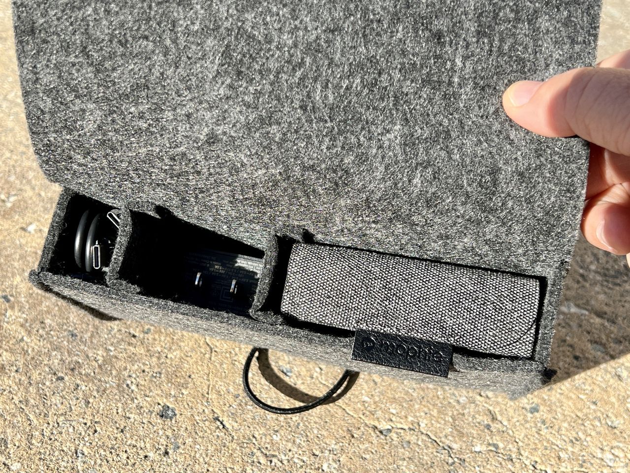 Mophie 3 In 1 Travel Charger Magsafe Case Interior