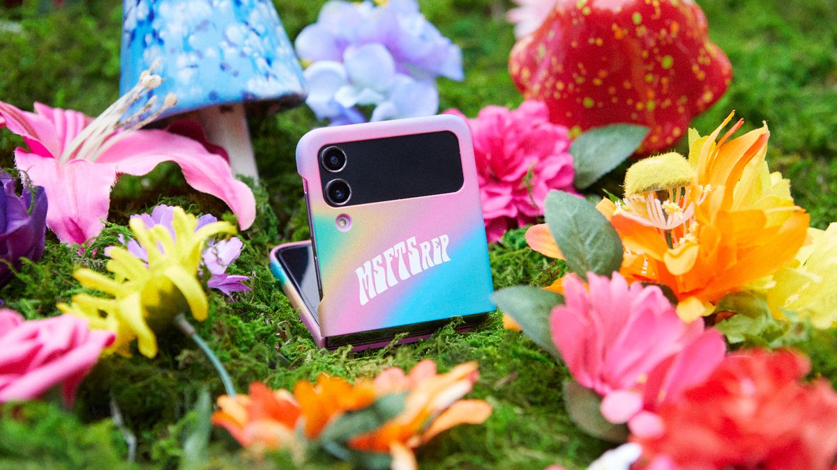 Samsung Galaxy X MSFTSrep case for the Z Flip 4