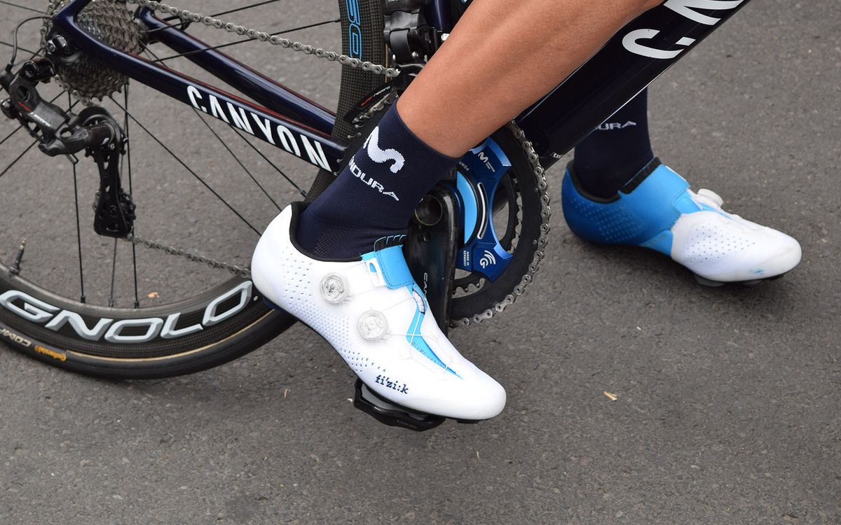 Movistar have issued team edition Fizik R1 Infinito Knit