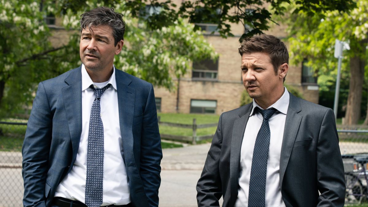 Mayor of Kingstown Jeremy Renner and Kyle Chandler