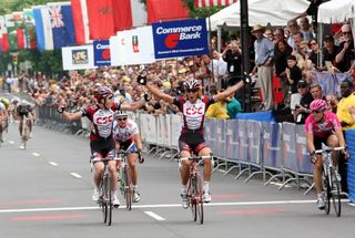 J.J. Haedo wins the 2007 Philadelphia International Cycling Classic ahead of teammate Matt Goss.