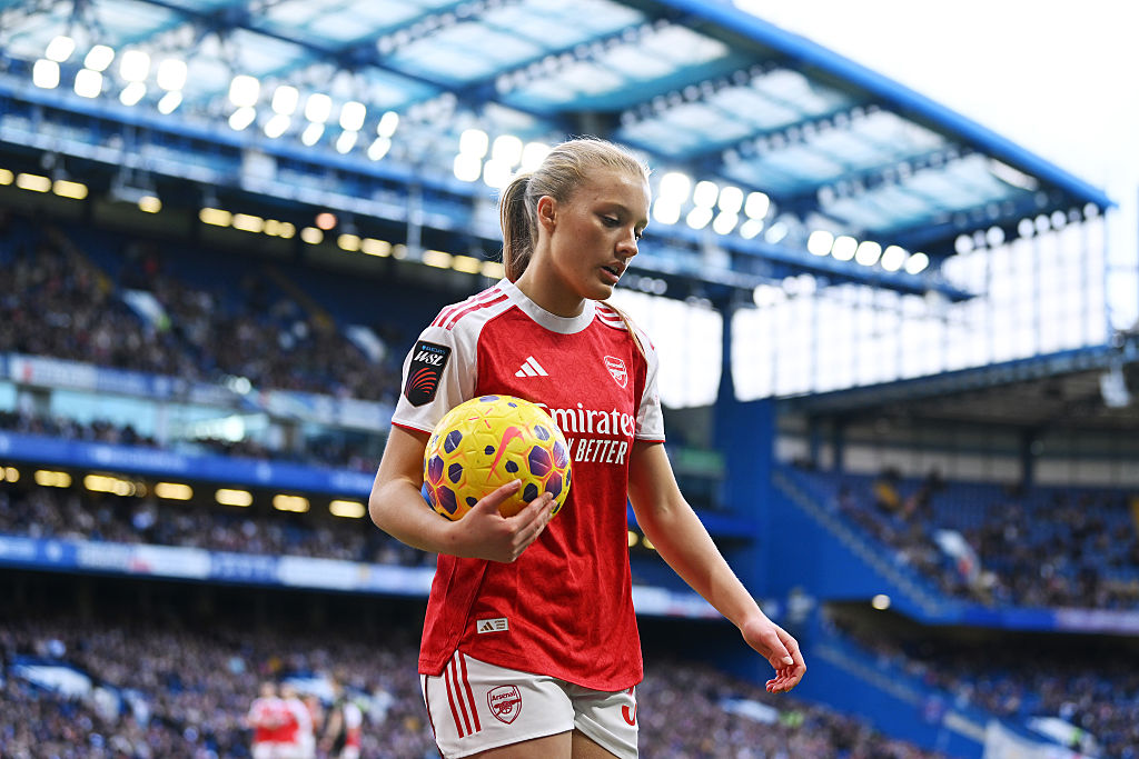 Smilla Holmberg of Arsenal prepares to take a corner kick during the Barclays Women's Super League match between Chelsea FC and Arsenal at Stamford Bridge on January 24, 2026 in London, England.