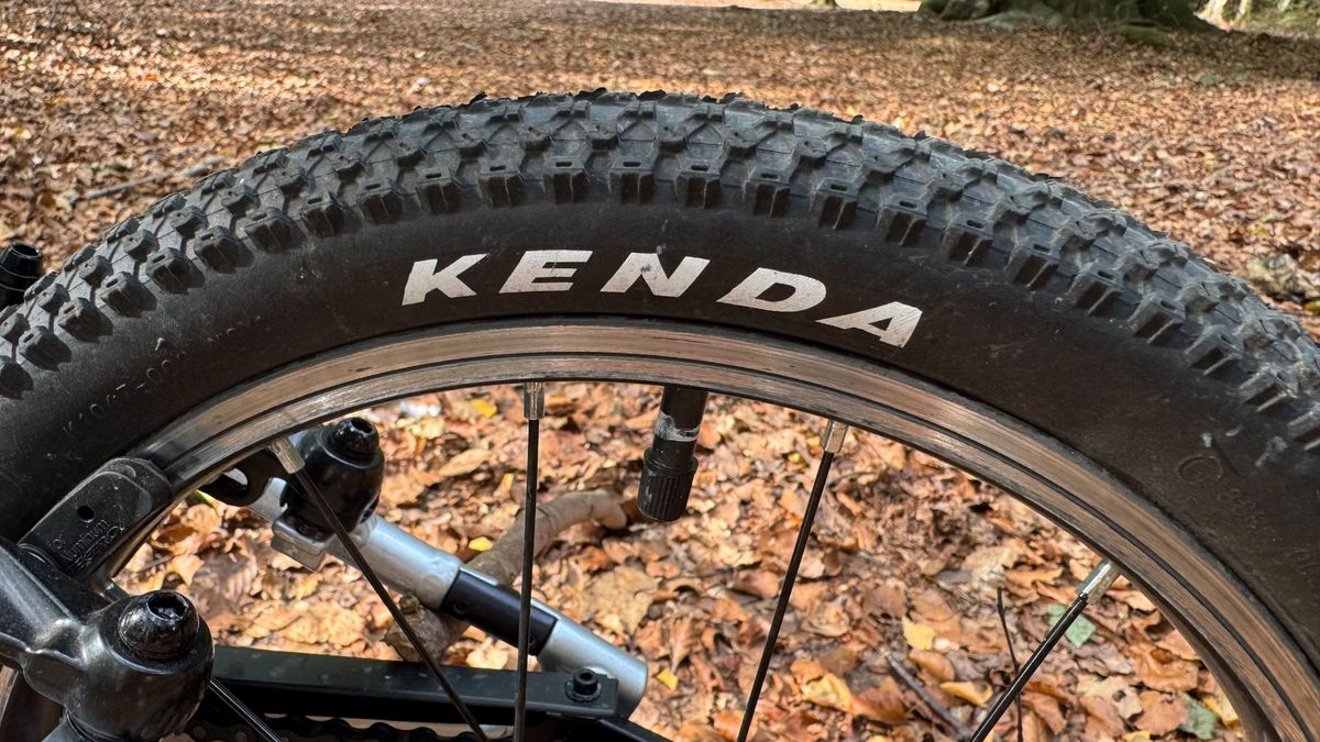 The Kenda Small Block Eight tyres on the Prevelo Alpha Two