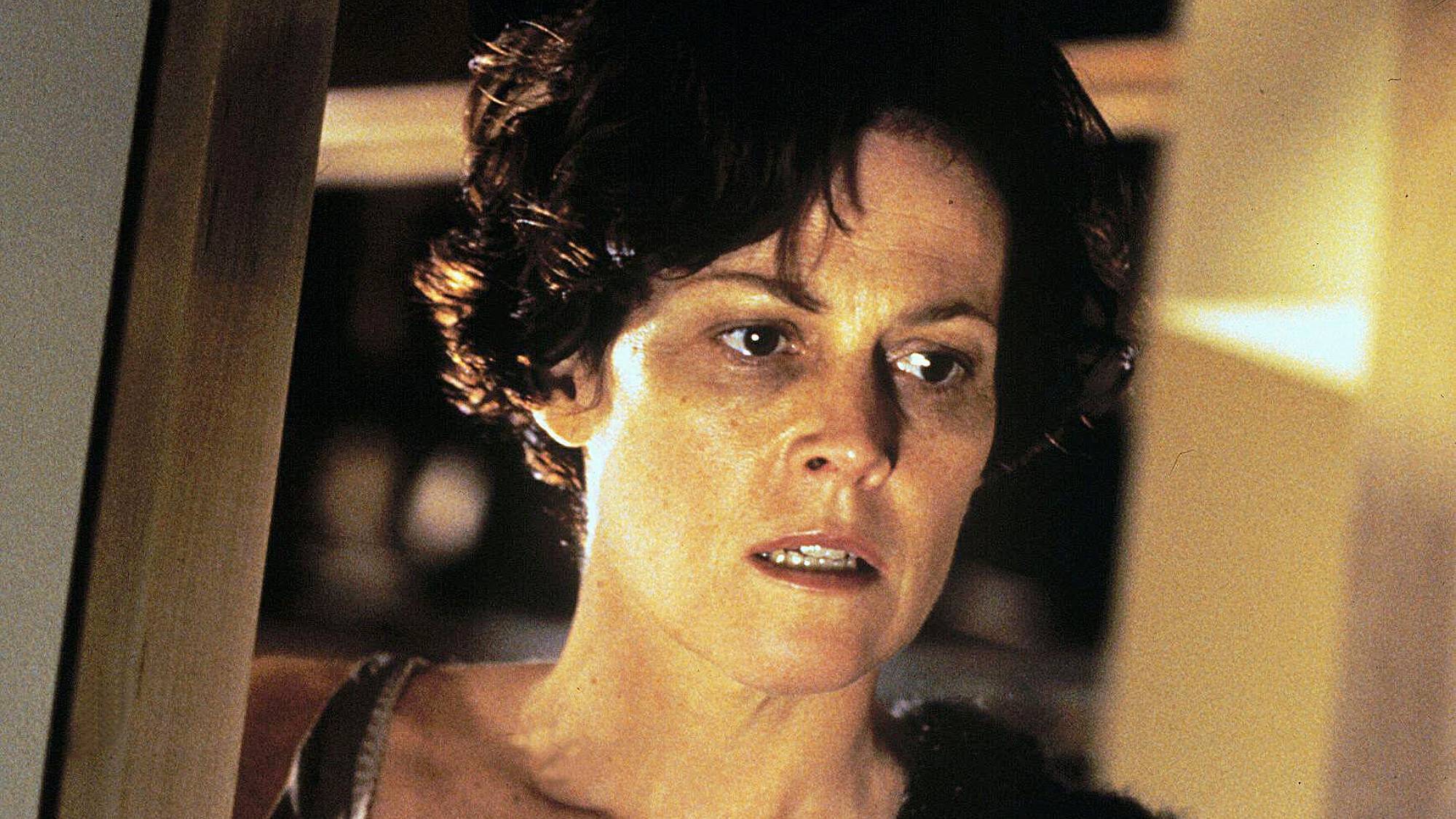 Sigourney Weaver as Dr. Helen Hudson in "Copycat" movie (1995)
