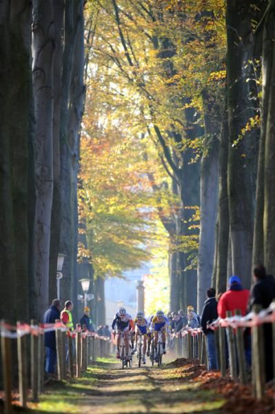 Junior men in action at the Superprestige Gavere