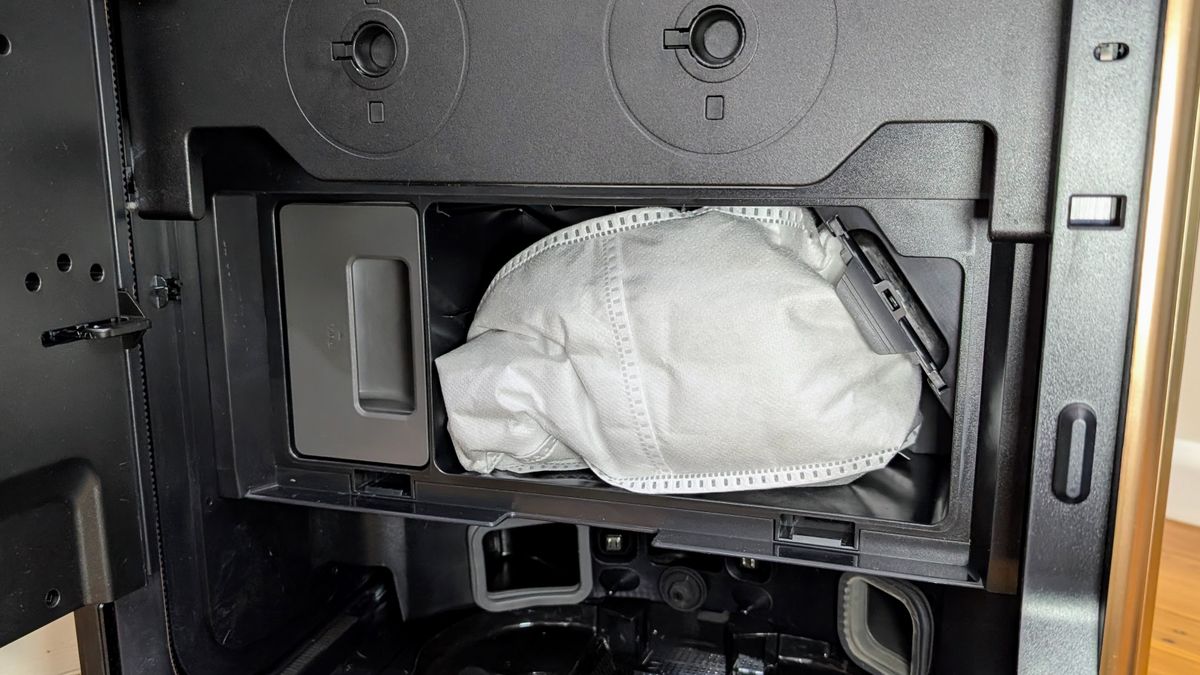 Dreame Matrix10 Ultra robovac base station dust bag and cleaning fluid container