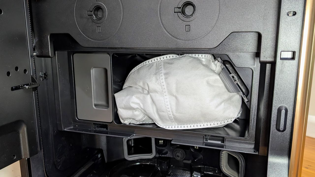 Dreame Matrix10 Ultra robovac base station dust bag and cleaning fluid container