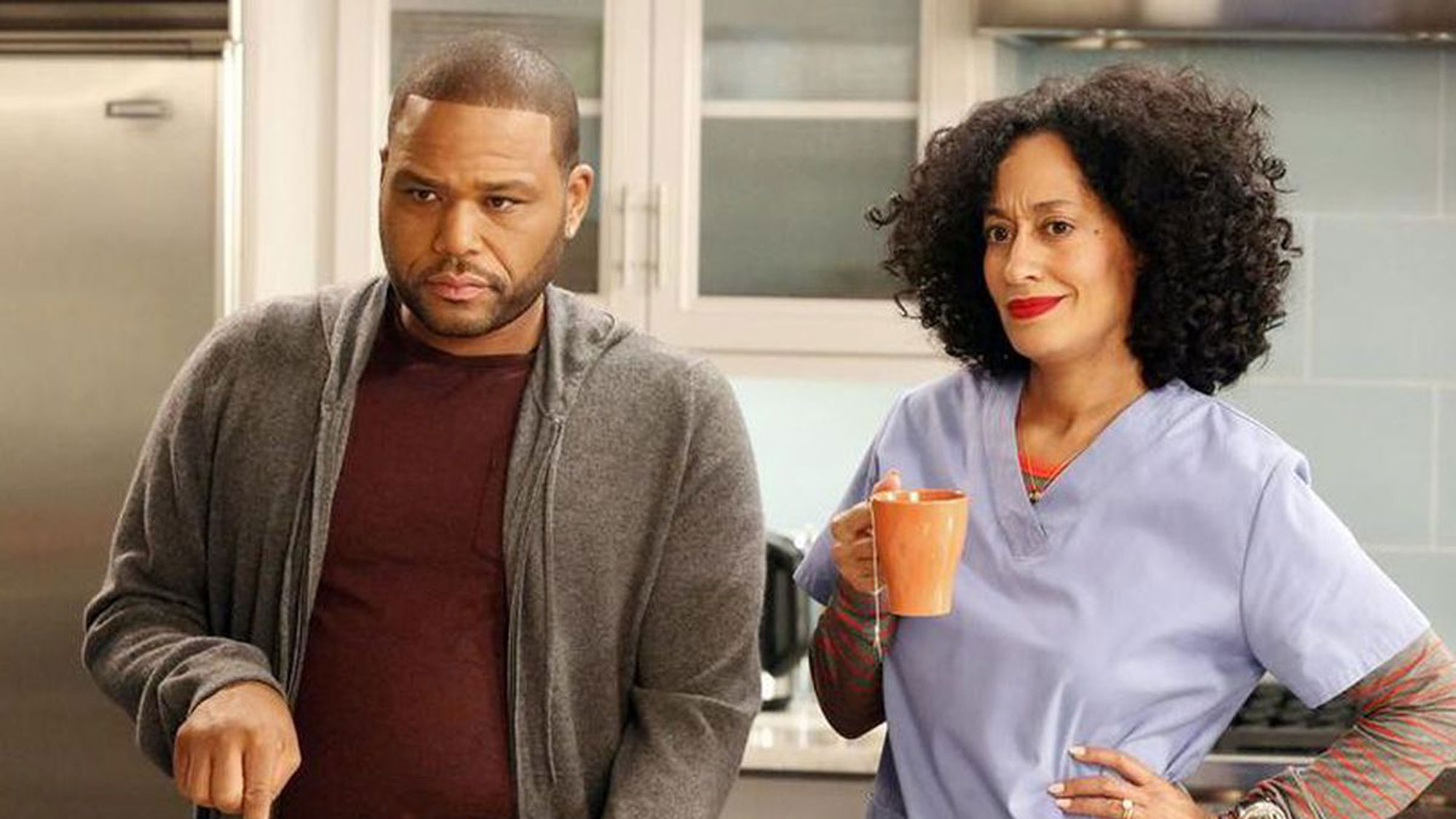 (De izquierda a derecha) Anthony Anderson como Dre Johnson y Tracee Ellis Ross como Rainbow en Blackish