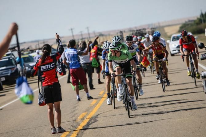 The breakaway passes through the feed zone.
