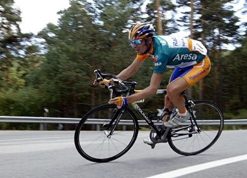 Denis Menchov (Rabobank) descends