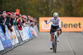 Exact Cross Kortrijk: European champion Inge can der Heijden dominates to claim third victory of the season