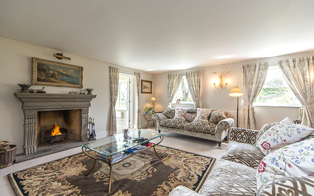 0417-0200-Truro-polmennaFm-sitting-room.jpg