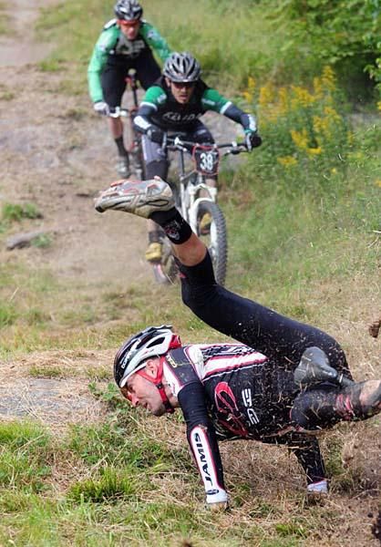 Jason Sager (Jamis) takes a horrific crash but was able to finish the race.