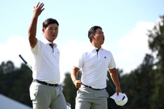 Si Woo Kim and Tom Kim wave to the crowd