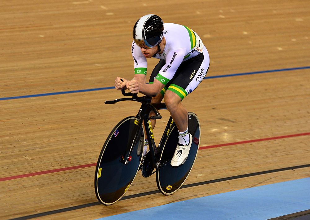 Glenn O'Shea of Australia races in the Individual Pursuit during the Mens Omnium