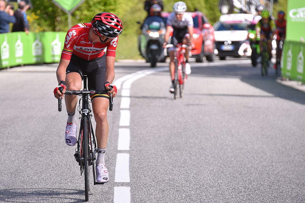 Tim Wellens (Lotto Soudal) looks back to check his gap